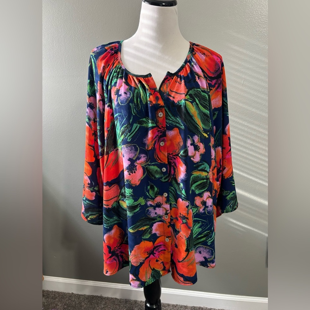 New direction curvy women’s size 3X blouse front button up tunic style